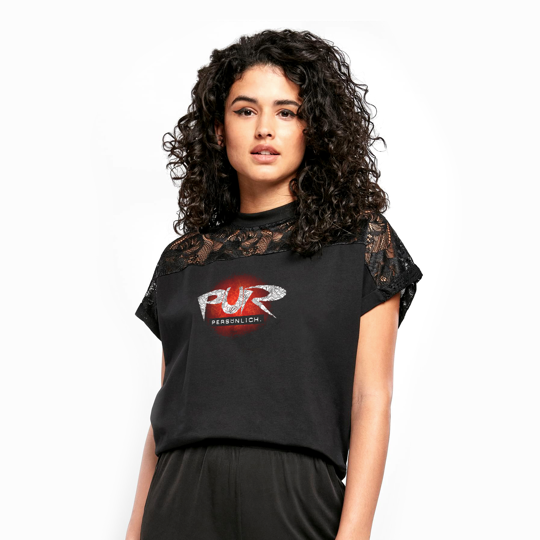 https://images.bravado.de/prod/product-assets/pur/pur/products/500189/web/355340/image-thumb__355340__3000x3000_original/Pur_Persoenlich-Lace_Girl-Shirt_s500189_o1434176_a355340_v6869510.5225624d.png